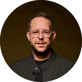 aboutUs.people.staff.1.name